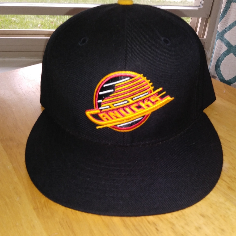 Mitchell and Ness Vancouver Canucks hat
